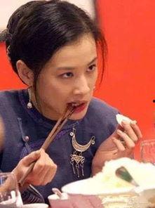 明星边采访边吃瓜视频,明星采访中的趣味瞬间