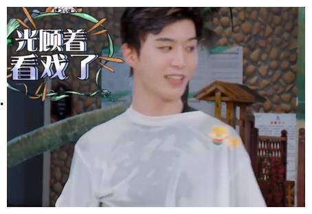 范丞丞吃瓜的视频