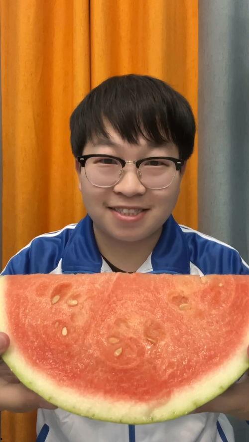 沉浸式吃瓜的视频