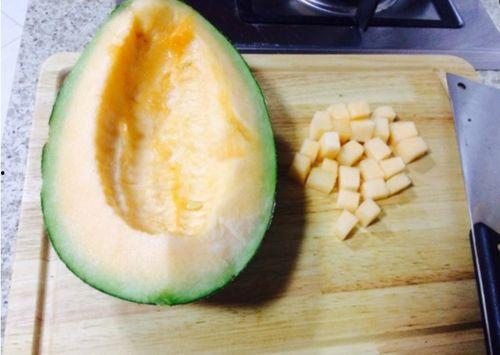 模仿吃哈密瓜的视频,尽享哈密瓜美味时光