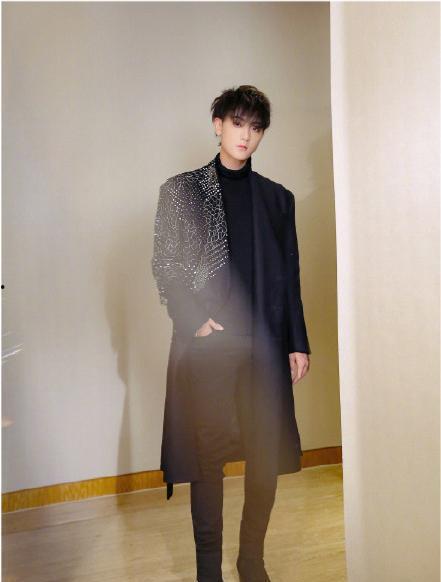 明星吃瓜黄子韬视频