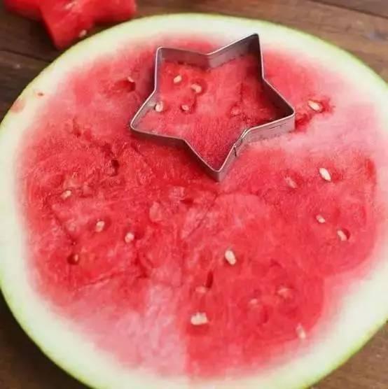 小怡吃瓜不吐籽视频